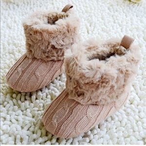 NWOT Faux Fur Slipper Boots with Velcro 12-1& months